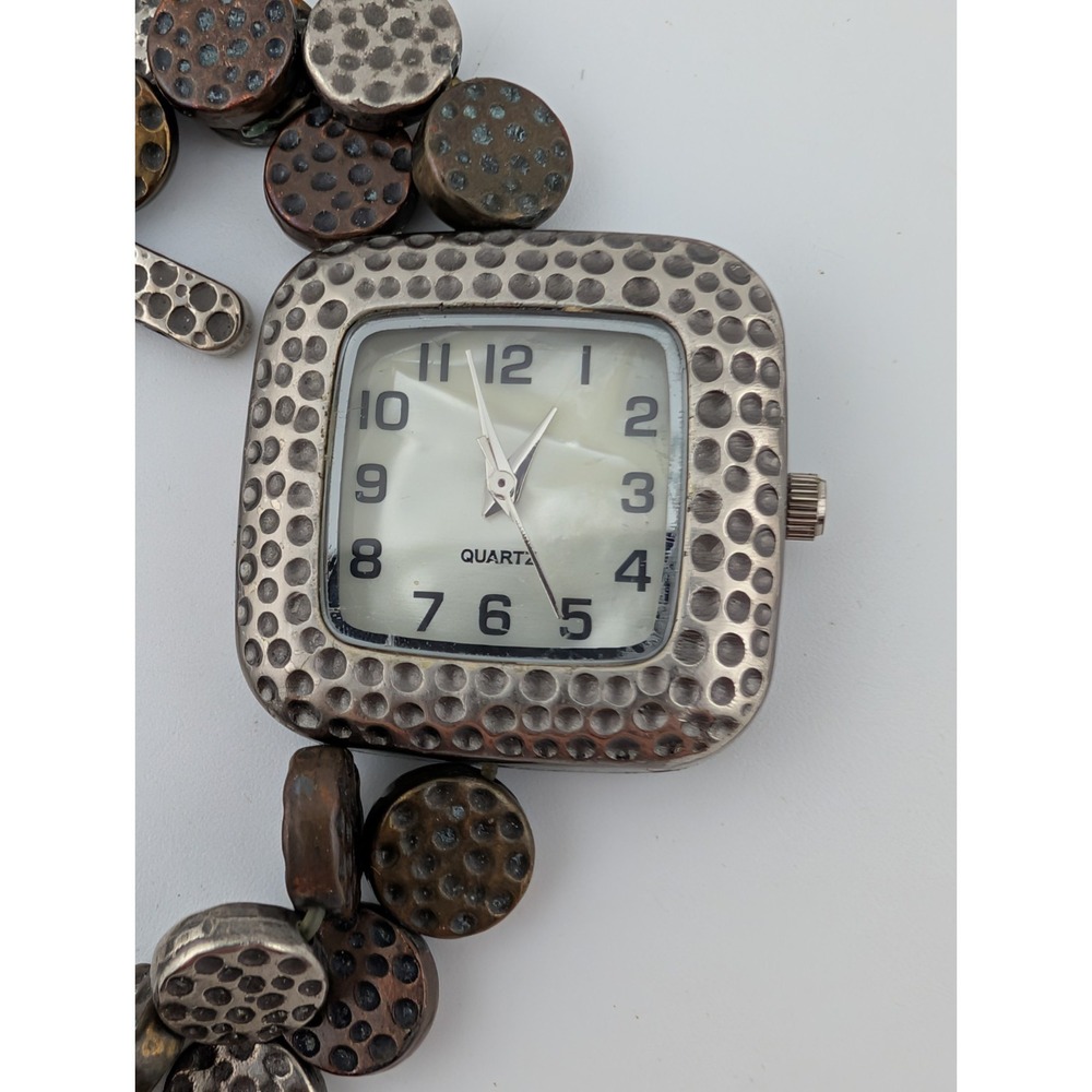 Women's Quartz Watch Hammered Silver Finish 28mm Case Stretch Band- New Battery‎